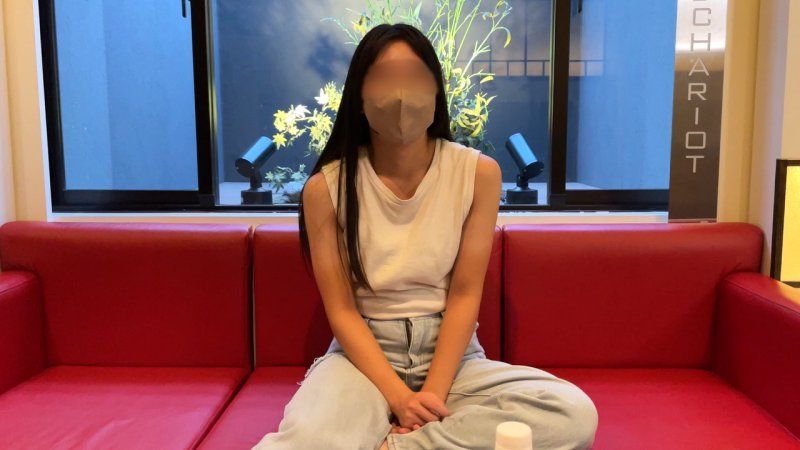 【終於見納】黑髮美人的公司員工24歲。被知道弱點的她全身大汗，被肉棒高潮不已→大量中出