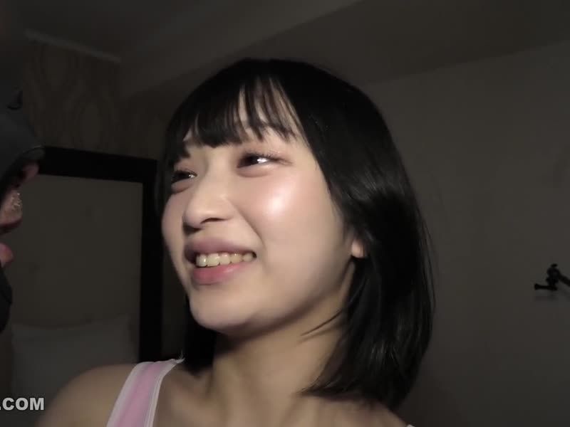 ＜無碼＞坂道系清純系美女什麼慾望都能接受！【制服&水著】穿著衣服讓我口交雞巴，玩弄美淫穴，緊貼無套插入！飯店鎖定中出！